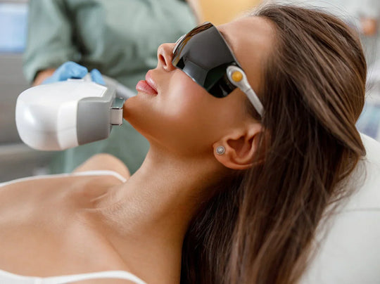 Peut-on combiner l’IPL et le microneedling ?